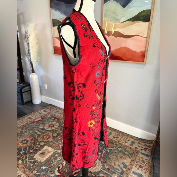 Red Floral Embroidered Long Vest - Picture 2 of 6